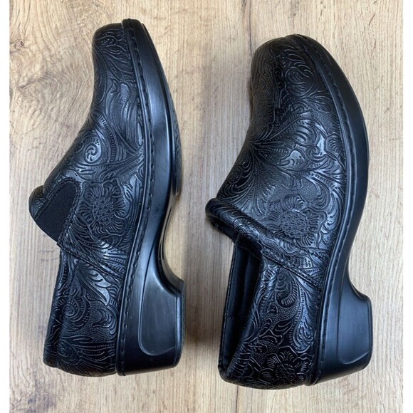 Yuu Bathanee Clog Shoes Women's Size 8.5 M Black Embossed Flower Slip On Nurse - Picture 10 of 16